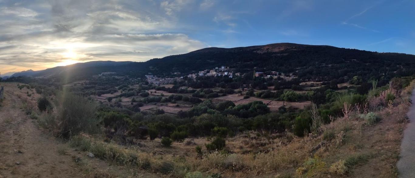 Гостевой дом La Pasailla De Gredos Навасепеда-де-Тормес Экстерьер фото